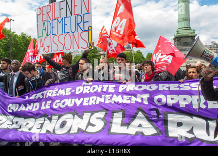 Parigi, Francia, dimostrazione anti-estrema destra da parte di studenti adolescenti francesi, Banner, militanti anti anti-fa, giovani che protestano, scena di folla Foto Stock