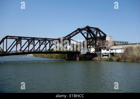 Ferry street il sollevamento verticale ponte in Buffalo NY Foto Stock