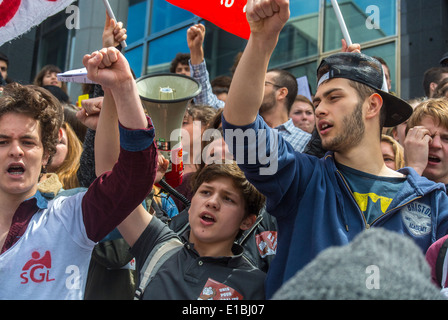 Parigi, Francia, estrema sinistra, fronte Anti-Nazionale dimostrazione di grande folla, protesta studenti francesi adolescenti, proteste, movimento giovanile di solidarietà Foto Stock