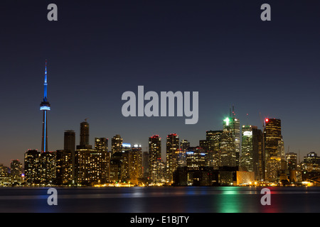 Toronto skyline al tramonto con copia spazio sulla destra Foto Stock