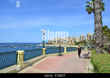 La passeggiata sul lungomare, Saint Paul Bay (San Pawl il-Baħar), il distretto settentrionale, Repubblica di Malta Foto Stock