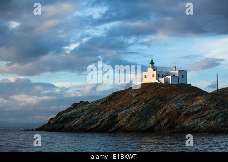 Faro sull isola di Kea nel Mare Egeo Foto Stock