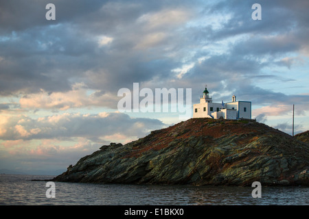 Faro sull isola di Kea in Grecia Foto Stock