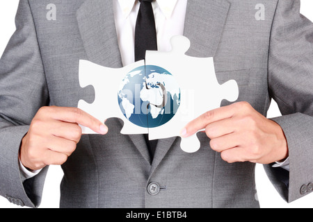 Imprenditore azienda blank jigsaw isolato su sfondo bianco con tracciato di ritaglio