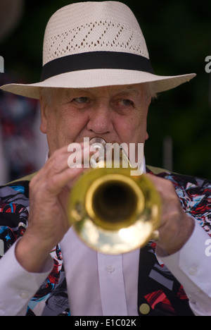 Jazz band a suonare in un auto classica mostra evento, Haslemere, Surrey, Regno Unito. Foto Stock