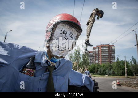 Effigie sulla milizia Pro-Russian checkpoint denominato "" di Varsavia in Sloviansk durante 2014 Ucraina in conflitto Foto Stock