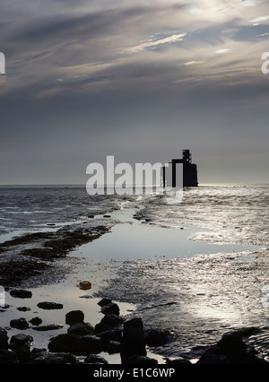 Torre di granella o batteria all'alba sulla penisola di Hoo estuario del Tamigi fiume Medway Foto Stock