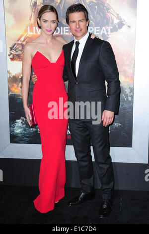 New York, NY. Il 28 maggio 2014. Attrice Emily Blunt e l'attore Tom Cruise assistere alla premiere di 'Bordo del domani" a AMC Loews Lincoln Square. (Christopher Childer/EXImages) Foto Stock