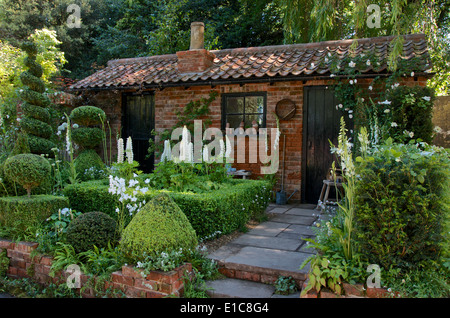 Visualizza garden - Il giardino Topiarist a West Green House al RHS Chelsea Flower Show 2014 Foto Stock