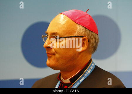 Regensburg, Germania. Il 30 maggio 2014. Ritratto di close-up di Rudolf Voderholzer, vescovo di Regensburg. Il cancelliere tedesco Angela Merkel ha visitato la 99th Deutscher Katholikentag tedesco (Chiesa Cattolica Congresso) il giorno 2. Ha preso parte a una discussione circa il posto dell'Europa nel mondo e ha visitato alcuni stalli al Katholikentagsmeile (la Giornata dei cattolici di miglio). Credito: Michael Debets/Alamy Live News Foto Stock