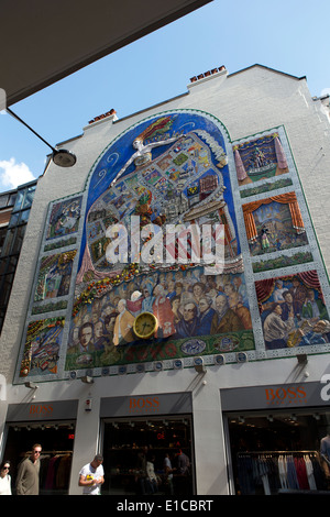 Lo spirito di Soho murale in corrispondenza della giunzione di Carnaby Street e Broadwick Street, Londra, Inghilterra, Regno Unito. Foto Stock