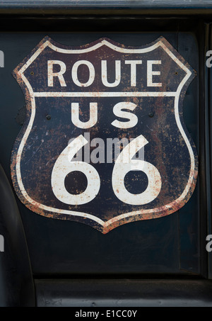 Route 66 segno sul lato di una Chevrolet Pick up truck Foto Stock