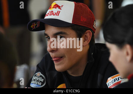 Il Mugello, Italia, 30 maggio, 2014. Marc Marquez (Team Repsol Honda) a media scrum AL GP DI ITALIA Credito: Gaetano Piazzolla/Alamy Live News Foto Stock