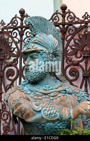 Statua in Pinang Peranakan Mansion, Georgetown, Isola di Penang, Malaysia, Asia Foto Stock