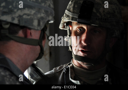 Brig. Gen. Robert B. Abrams, Centro Nazionale di Allenamento comandante generale, mutandine gen. Martin E. Dempsey, TRADOC comanda il gene Foto Stock