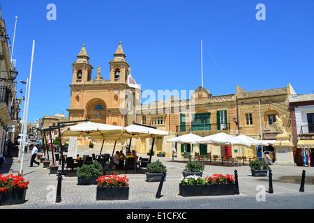 Chiesa Nostra Signora di Pompei e di mercato, di Marsaxlokk, Sud distretto orientale, Malta Xlokk Regione, Repubblica di Malta Foto Stock