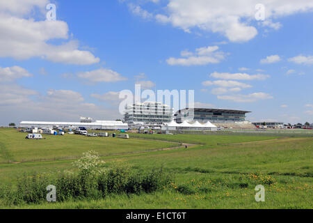 Epsom Downs, Surrey, Regno Unito. Il 31 maggio 2014. I preparativi sono a buon punto per il funzionamento dell'Epsom Derby sabato prossimo. È la Gran Bretagna, la più ricca corsa di cavalli, e il più prestigioso del paese a cinque classici e fu eseguita per la prima volta nel 1780. È frequentato regolarmente dalla regina e di altri membri della famiglia reale. Credito: Julia Gavin/Alamy Live News Foto Stock