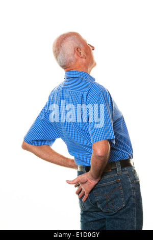 Un uomo anziano con dolore alla schiena. Senior con dolore alla schiena. Foto Stock