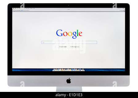 Apple il nuovo iMac con ricerca di Google nella pagina web su uno schermo. Foto Stock