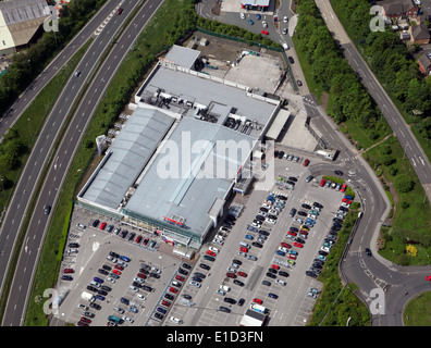 Vista aerea di un supermercato Tesco a Haslingden, Lancashire, Regno Unito Foto Stock