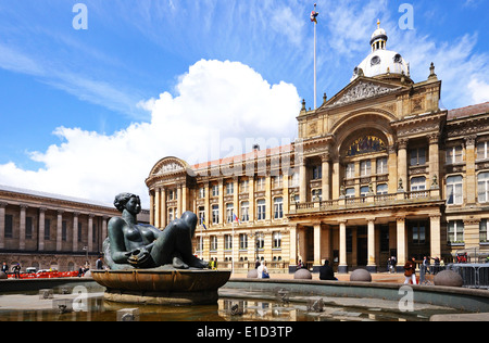 Il fiume Fontana (aka il Floozie nella Jacuzzi) con la Casa del Consiglio per la parte posteriore, Victoria Square, Birmingham, Regno Unito. Foto Stock