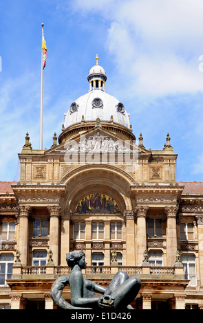 Il fiume Fontana (aka il Floozie nella Jacuzzi) con la Casa del Consiglio per la parte posteriore, Victoria Square, Birmingham, Regno Unito. Foto Stock