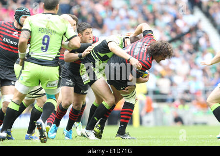 Londra, Regno Unito. 31 Maggio, 2014. Il Saraceno Jacques Burger sulla carica durante la fase di Aviva Premiership match finale tra Northampton santi e saraceni a Twickenham Stadium. Credito: Azione Sport Plus/Alamy Live News Foto Stock