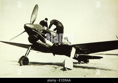 L'Heinkel He 100 era un aereo da caccia tedesco sviluppato alla fine degli anni '1930 Sebbene non sia stato prodotto in gran numero, ha dimostrato velocità e manovrabilità impressionanti durante i voli di prova. Foto Stock
