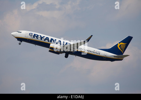 Ryanair Boeing 737 800 tenuto spento Foto Stock