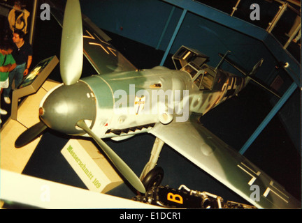 Il Messerschmitt Bf 109 era un caccia tedesco della seconda guerra mondiale utilizzato dalla Luftwaffe. Rinomato per le sue prestazioni di combattimento, il Bf 109 fu uno dei velivoli di maggior successo della guerra. Foto Stock