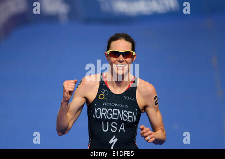 Londra, Regno Unito. 31 Maggio, 2014. Londra, Rngland. Il 31 maggio 2014. Gwen Jorgensen dell USA vince le donne elite ITU Triathlon tenutasi a Londra. Credito: petericardo lusabia/Alamy Live News Foto Stock