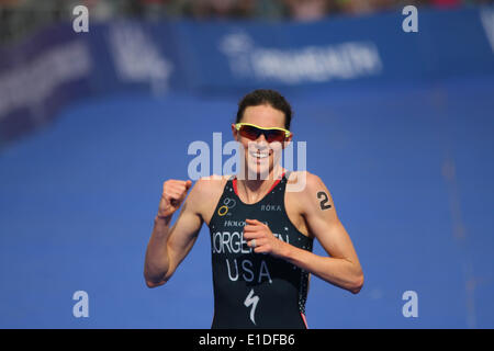 Londra, Regno Unito. 31 Maggio, 2014. Gwen Jorgensen dell USA vince le donne elite ITU Triathlon tenutasi a Londra. Credito: petericardo lusabia/Alamy Live News Foto Stock