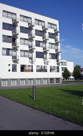 Il rinnovato, Bauhaus di Dessau Germania, uno dei più grandi edifici di definizione degli inizi del Movimento Moderno in architettura, architetto Walter Gropius Foto Stock