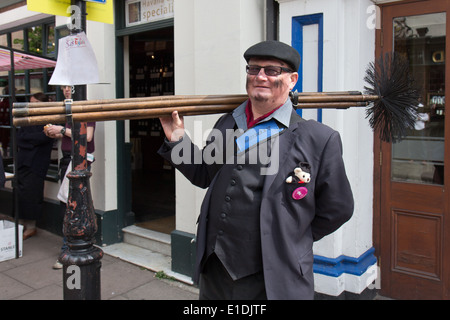 Un maschio spazzacamino presso Rochester spazza Festival 2014, Kent, Inghilterra Foto Stock