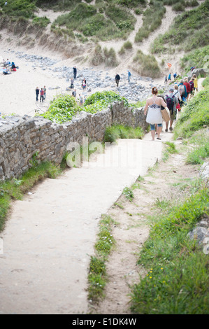 Percorso fino ad Barafundle Bay beach in Pembrokeshire Wales UK Gran Bretagna Foto Stock