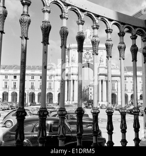 Una fotografia del Estátua Equestre de José i a Lisbona, Portogallo, una statua equestre di re José i, creata nel 1775 da Joaquim Machado de Castro. Foto Stock