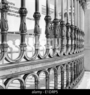 La Estátua Equestre de D. José i, situata a Lisbona, in Portogallo, è una statua equestre creata nel 1775. Onora re José i ed è un importante esempio di arte e scultura portoghese del XVIII secolo. Foto Stock