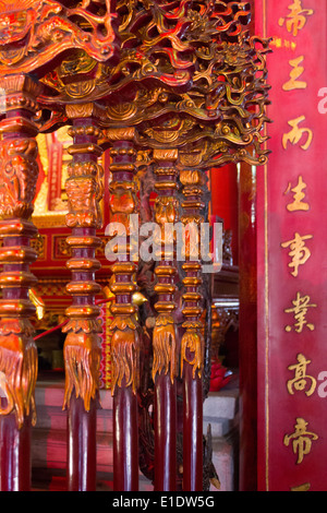 Il Tempio della Letteratura, costruito nel 1070, è un tempio di Tempio di Confucio ad Hanoi, in Vietnam del nord e una grande attrazione turistica. Foto Stock