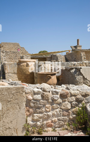 Pentole di terracotta. Parte dell'antico palazzo minoico di Cnosso a Creta. Foto Stock