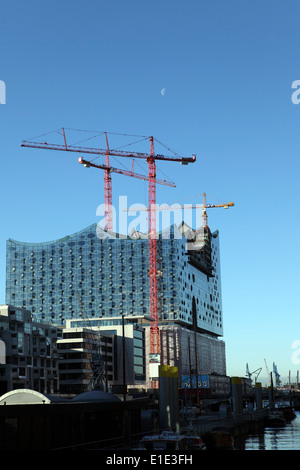 La Elbphilharmonie nella HafenCity ad Amburgo, in Germania. Foto Stock
