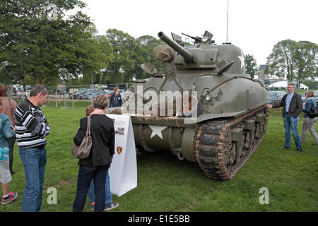 Parte del D-Day settantesimo anniversario eventi, re-enactors e display del veicolo in Sainte-Mère-Église, Bassa Normandia, Manche, Francia domenica 1 giugno 2014. Foto Stock