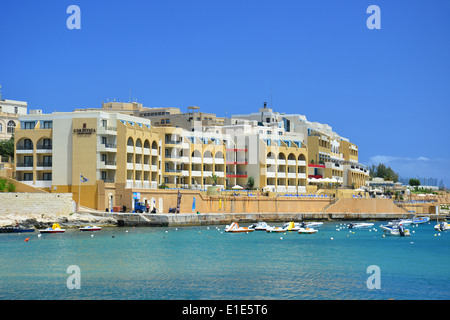 Corinthia Beach Resort, St.George's Bay, Paċeville, St. Julian's, a nord del quartiere portuale, Malta Majjistral, Repubblica di Malta Foto Stock