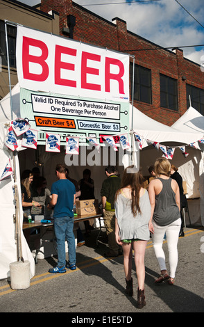 Una birra stand presso il Moog fest festival Foto Stock