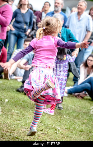 Exeter, Regno Unito. Dal 01 Giugno, 2014. eseguire durante la Exeter rispetto Festival 2014 a Belmont Park Exeter Credito: Clive Chilvers/Alamy Live News Foto Stock