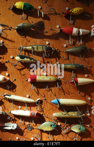 Un campione di diversi tipi di esche artificiali, sul display a Ralph Foster museum di Branson, nel Missouri. Foto Stock