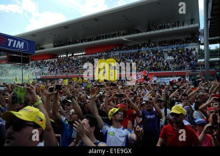 Mugello, Italia. Dal 01 Giugno, 2014. Valentino Rossi sostenitori durante la gara della MotoGP di credito Italia: Gaetano Piazzolla/Alamy Live News Foto Stock