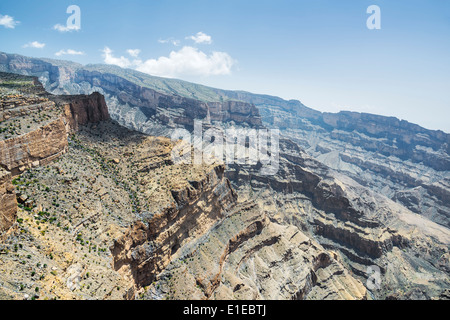 Immagine del canyon sulla montagna Jebel Shams in Oman Foto Stock