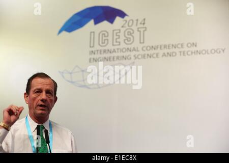 (140602) -- PECHINO, 2 giugno 2014 (Xinhua) -- John C.Crittenden, professer con la Georgia Institute of Technology, offre un discorso durante la conferenza internazionale sull'ingegneria scienza e tecnologia di Pechino, capitale della Cina, Giugno 2, 2014. La conferenza, con il tema del 'Engineering e il futuro dell'umanità", è detenuto dalle Nazioni Unite per l'Educazione, la scienza e la Cultura (UNESCO), il Consiglio Internazionale delle Accademie di ingegneria e scienze tecnologiche (CAETS) e Accademia Cinese di ingegneria (CAE). (Xinhua/Jin Liwang) (lfj) Foto Stock