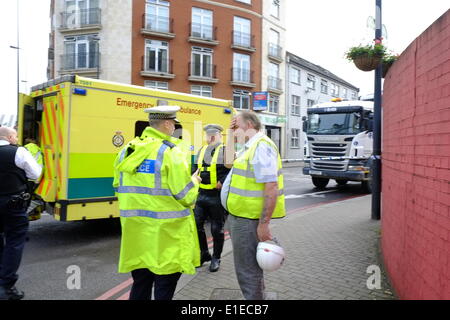 Londra, Regno Unito. 02Giugno, 2014. Un ciclista morì a Vauxhall dopo la collisione con un autocarro. È pensato per essere il sesto ciclista a morire a Londra le strade di questo anno Credito: Rachel Megawhat/Alamy Live News Foto Stock