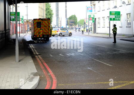 Londra, Regno Unito. 02Giugno, 2014. Un ciclista morì a Vauxhall dopo la collisione con un autocarro. È pensato per essere il sesto ciclista a morire a Londra le strade di questo anno Credito: Rachel Megawhat/Alamy Live News Foto Stock